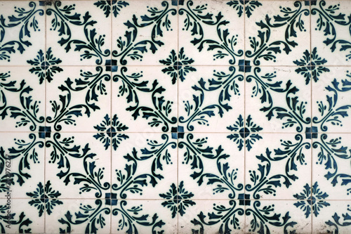 Wall with traditional Portuguese decor tiles azulezhu in green tones. © Valentyn