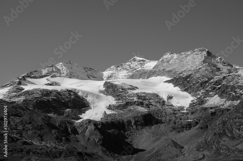 Swiss Alps: Mountain-Panorama witat Bernina Hospitz in the upper Engadin | Gletscher- und Bergpanorama beim Bernina-Hospitz im Oberengadin