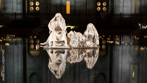 Bild auf Leinwand A nativity statue is reflected in a pool outside the Mormon Tabernacle in Salt Lake City
