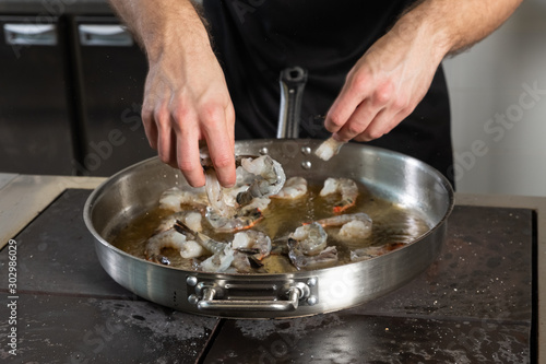 the process of frying shrimp in a frying pan