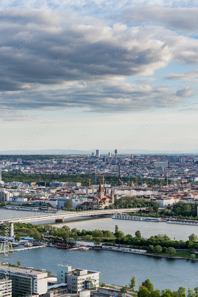 Ταπετσαρία View of Kaiserjubilaumskirche, mexican church and vienna city skyline from Danot