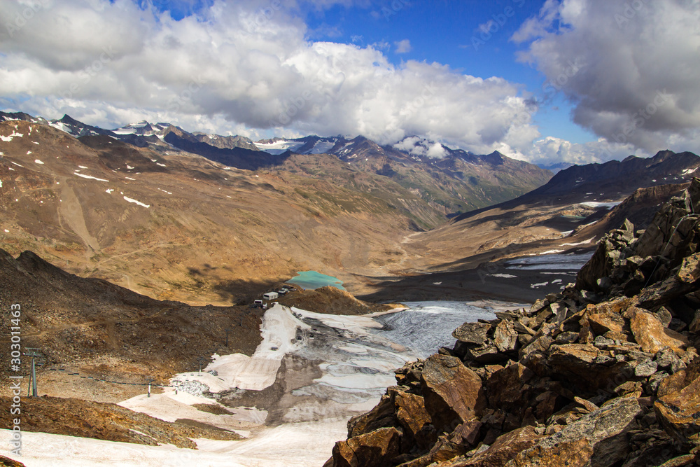 Ausblick aufs obere Ötztal (Venter Tal) und die Ötztaleralpen vom Gipfel der Grawand, nahe der Schnalstaler Gletscherbahn