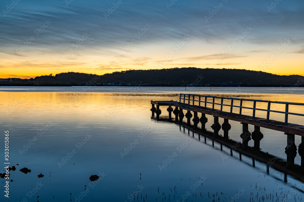 Obraz premium Soft and Gentle Sunrise over the Bay