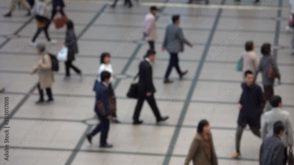 繁華街を歩く人々 繁華街を歩く人々