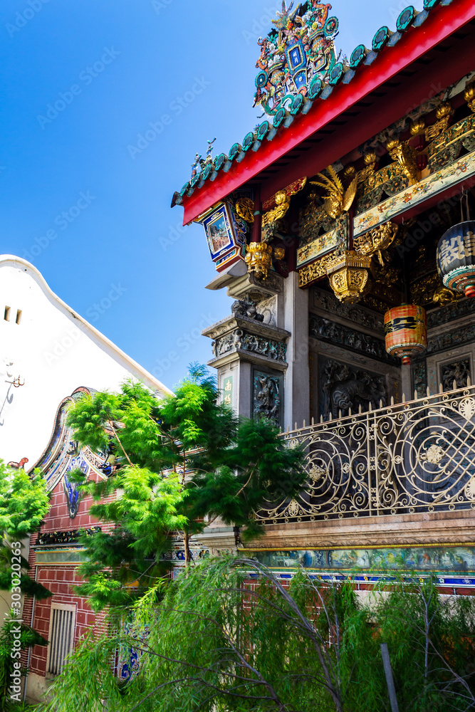 Fotografie Detail of the facade of Khoo Kongsi clanhouse, a Hokkien clan temple in the UNESCO World Heritage site part of Georgetown in Penang, Malaysia