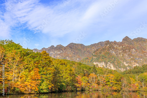 鏡池と紅葉 長野県戸隠 Kagamiike and Autumn leaves Nagano Togakushi