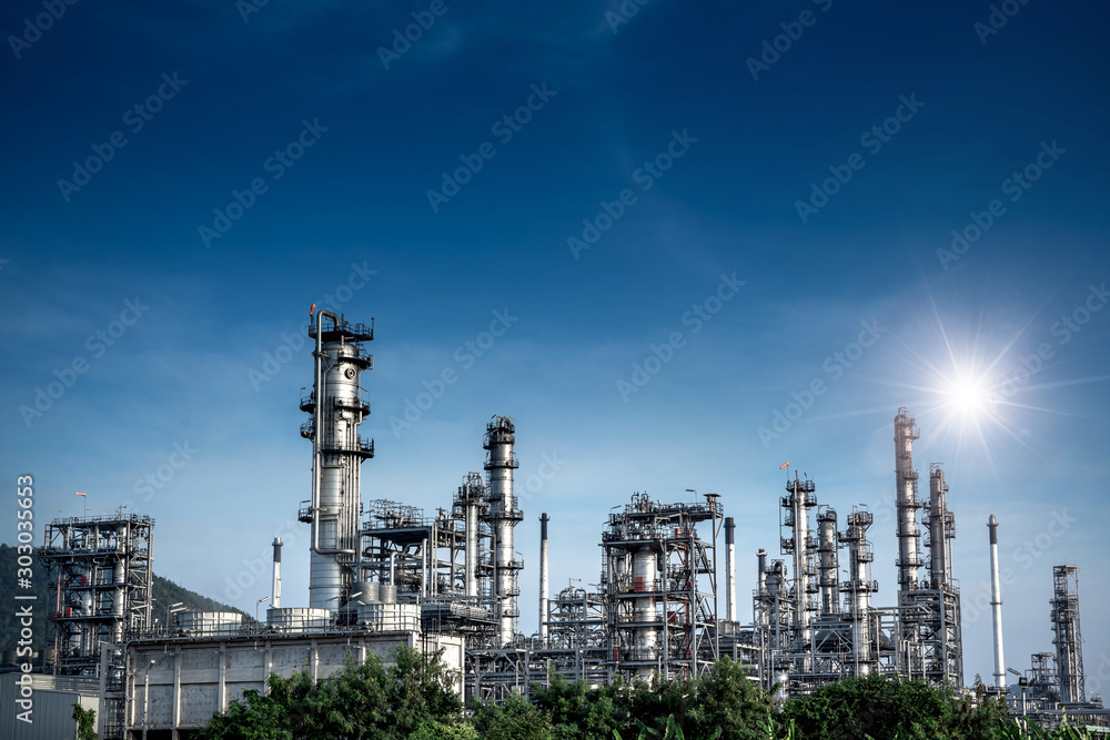 Obraz premium Close-up view Oil and gas industrial refinery zone,Detail of equipment oil pipeline steel with valve from large oil storage tank at cloudy sky. -image