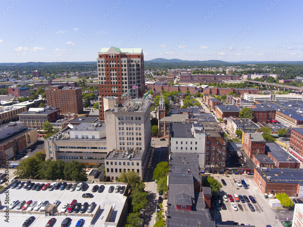 Fototapeta Manchester City Hall Plaza in downtown and Elm Street aerial view, Manchester, New Hampshire, NH, USA.