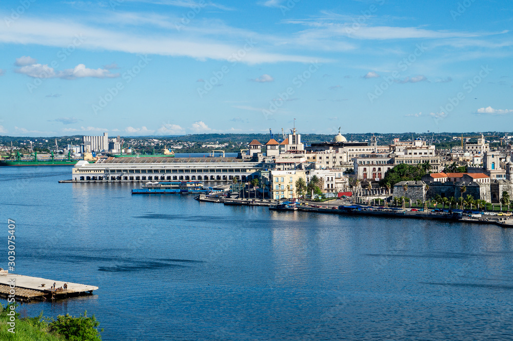 Obraz premium view of the port of Havana