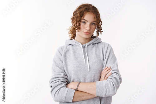 Fotografía Serious-looking attractive young teenage sportswoman with ginger hair freckles w