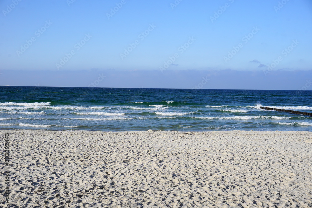 Ostseebad Dierhagen im Herbst, Halbinsel Fischland, Mecklenburg-Vorpommern, Deutschland Ostseebad Dierhagen im Herbst, Halbinsel Fischland, Mecklenburg-Vorpommern, Deutschland