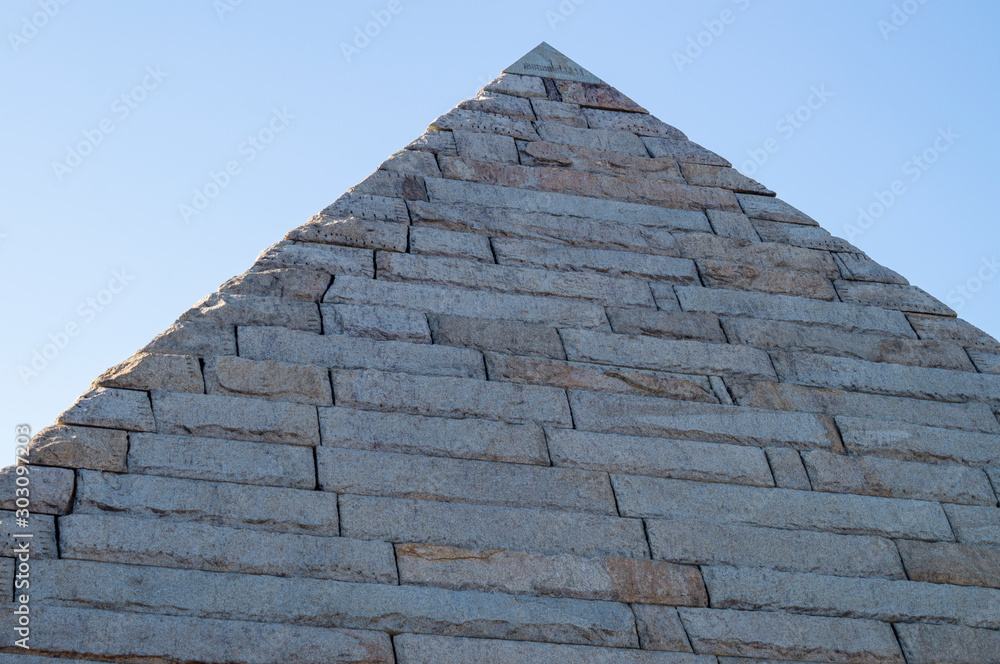 日本にあるピラミッド