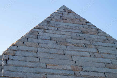 日本にあるピラミッド
