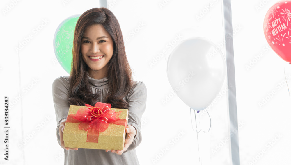 Beautiful Asian women smile freshly and happily.