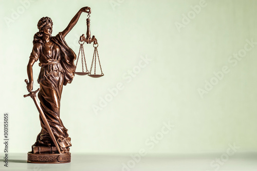 Obraz na plátně Bronze statue of Justice with sword and scales