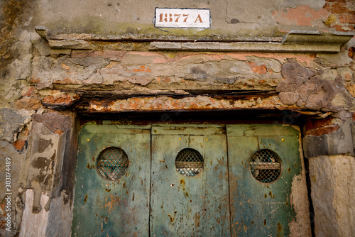 vielle porte à Venise en Italie photo