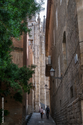 Fototapeta Naklejka Na Ścianę i Meble -   Vertical panoramic of a street in Barcelona
