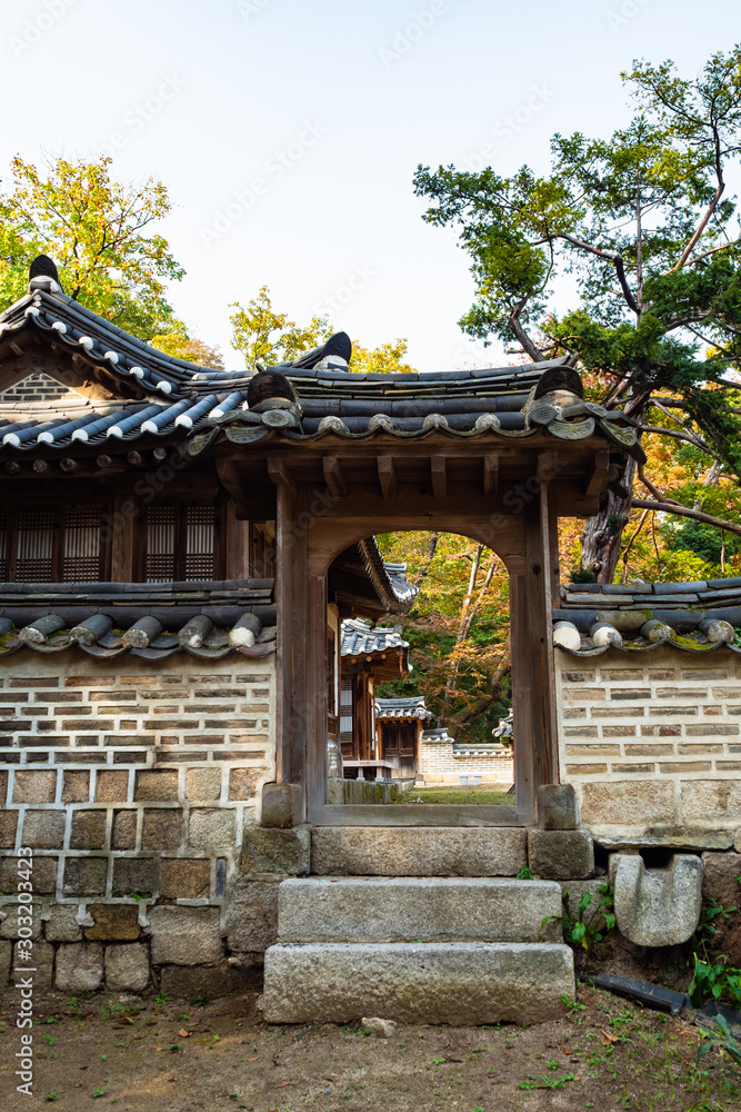 gate in fence of Yeongyeongdang residence in Huwon gate in fence of Yeongyeongdang residence in Huwon