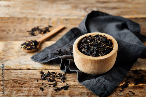 Obraz na płótnie Dried black tea with spices