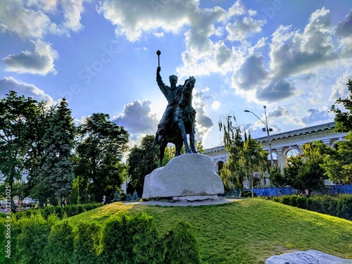 statue Hetman Sahaidachny photo