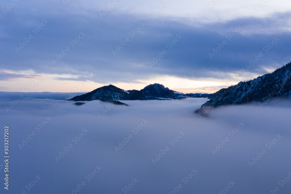 Kienstein und Sonnenspitz überm Nebelmeer
