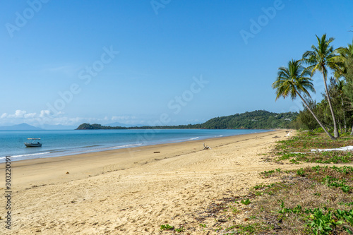 the paradisiacal beach of Mission Beach in the north of Australia