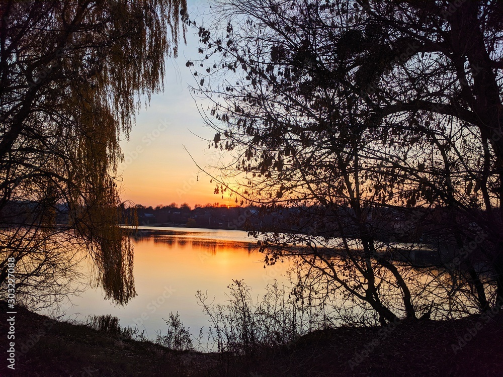 Obraz premium sunset on lake