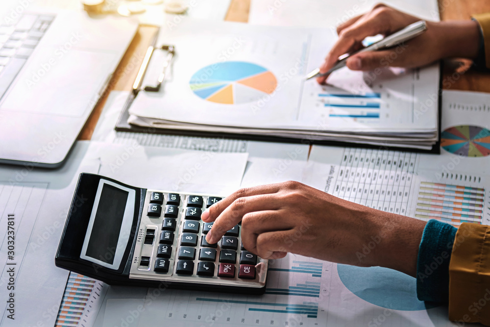 Business woman working in finance and accounting Analyze financial budge Business woman working in finance and accounting Analyze financial budge