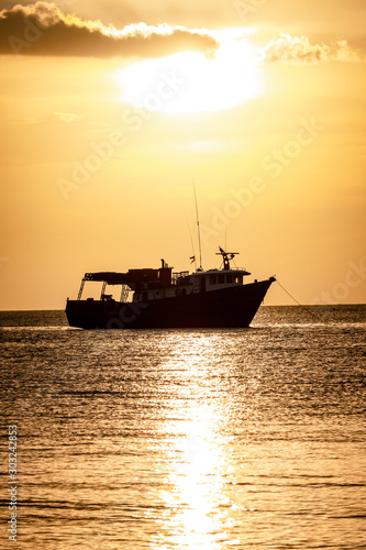 Atardecer en lal playas de Santa Marta Magdalena, en Colombia, atardecer de colores  © Wil.Amaya