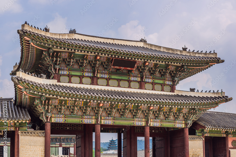 Naklejka premium Gyeongbokgung Palace grounds in Seoul, South Korea