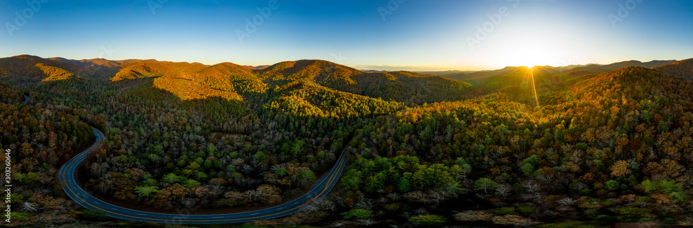 Naklejka premium 360 panorama, autumn, background, banff, beautiful, blue, calm, colorful, dramatic, dreamy, drive, environment, fall, foliage, forest, golden hour, green, hour, jasper, landscape, mount, mountain, mou