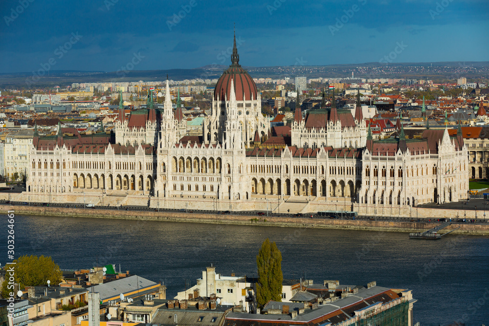 Obraz premium Scenery of Budapest with Hungary parliament