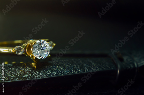 jewelry Diamond rings are luxurious wedding rings.