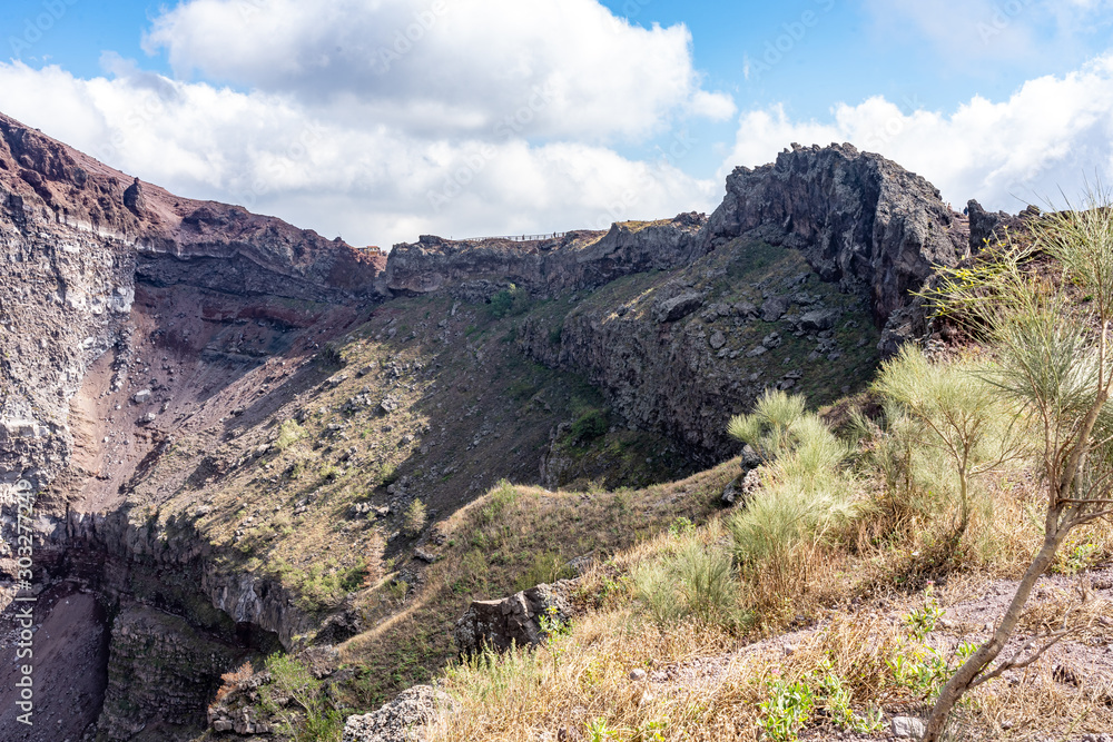 vesuv mountain crater view, neapel, italy vesuv mountain crater view, neapel, italy