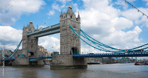 Tower Bridge nad tamizą w londynie