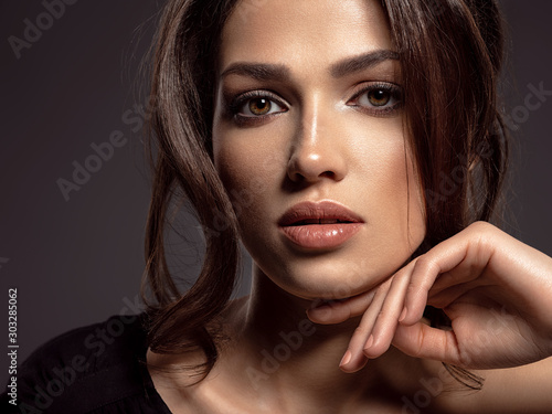 Фотография Beautiful woman with brown hair