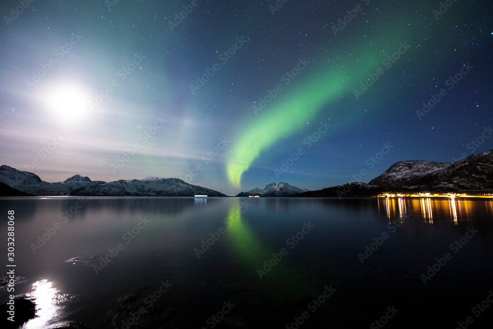 Nordlicht im Fjord