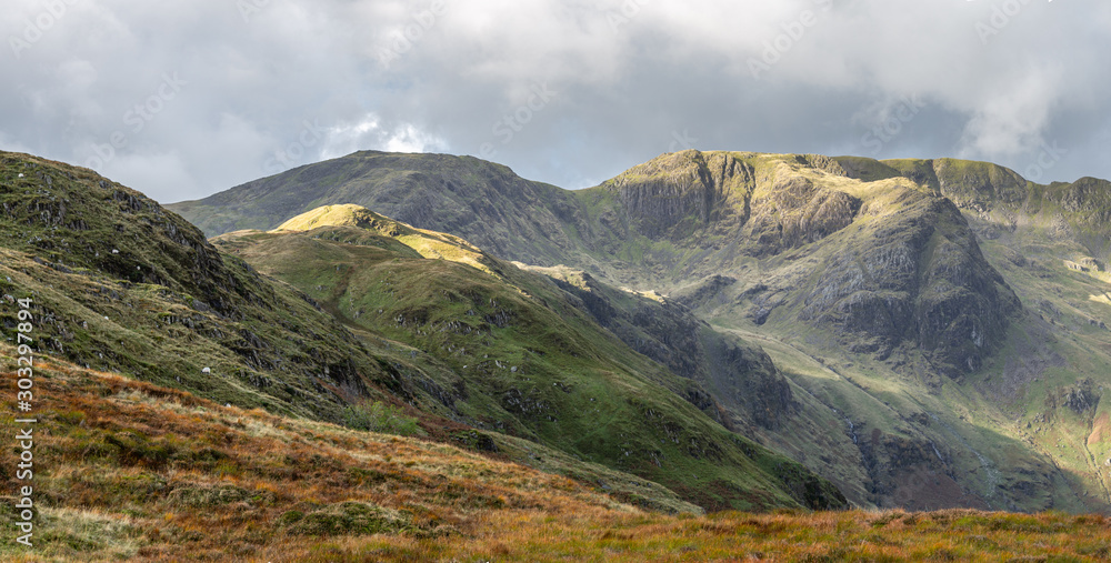 Fototapeta premium Mountain Range Panorama in Lake District