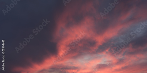 Angeleuchtete Wolken am Abendhimmel © JGS2584