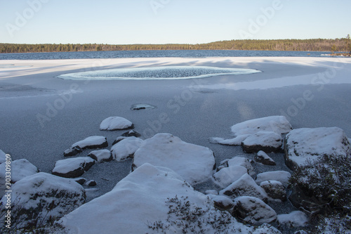 Winterbeginn am Inari-See in Finnland