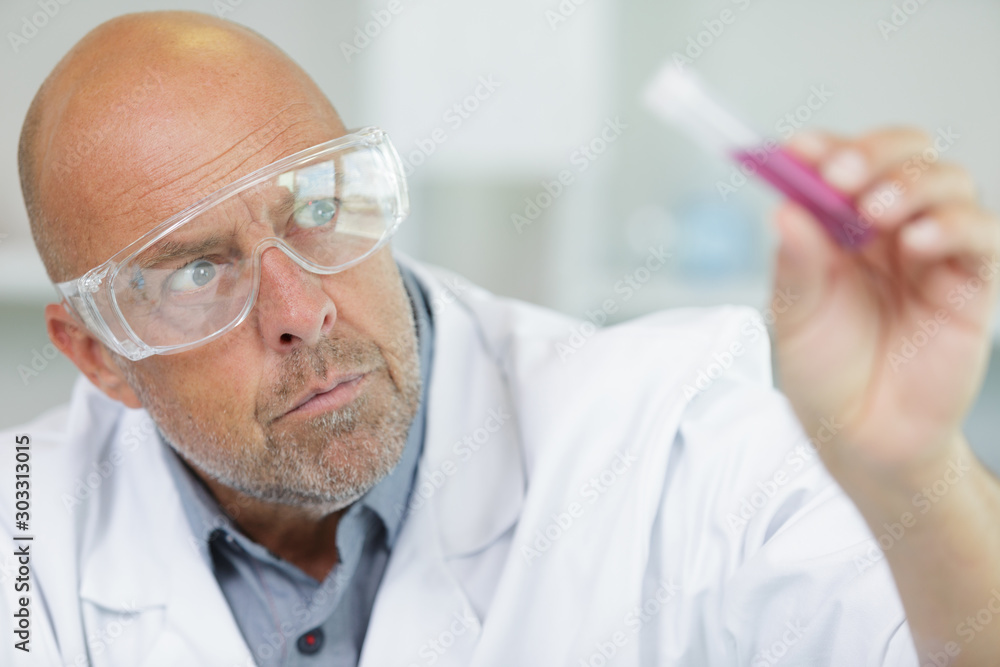 man chemist working in the lab man chemist working in the lab