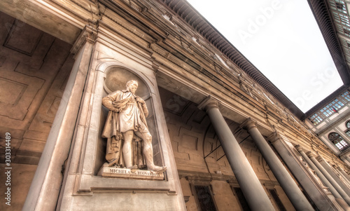 Panoramic View of the Uffizi Gallery with Michelangelo Statue  Florence  Italy