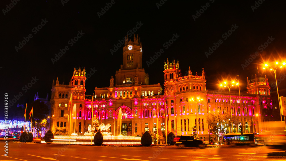 Obraz premium Ayuntamiento de Madrid. Palacio de Cibeles y fuente de Cibeles en la plaza del mismo nombre (Madrid, España).
