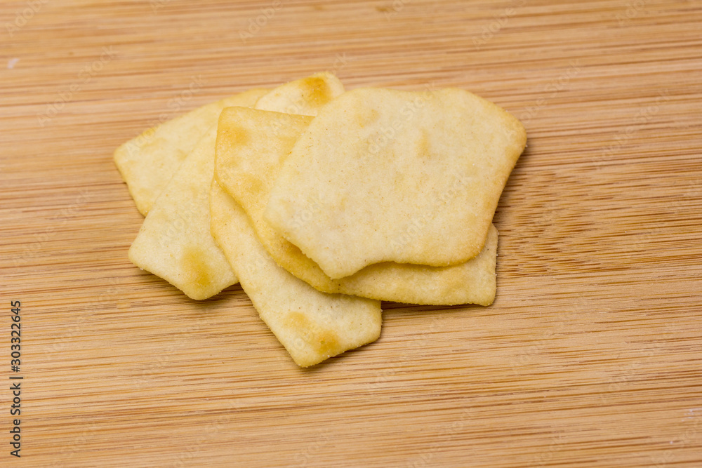 crackers horneados de patata y trigo crackers horneados de patata y trigo