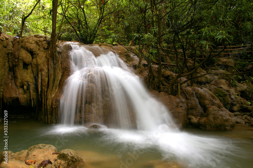 Fototapeta Naklejka Na Ścianę i Meble -  Thi Lo Su Waterfall