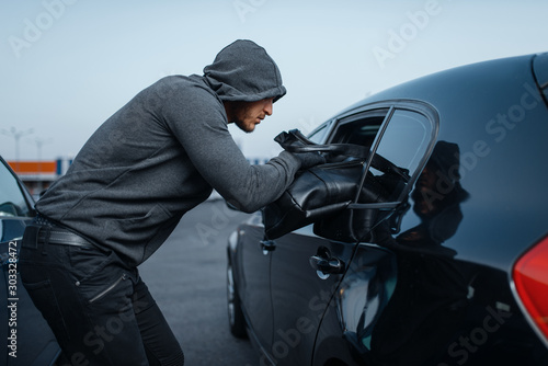 Photography Car robber takes women's handbag, stealing