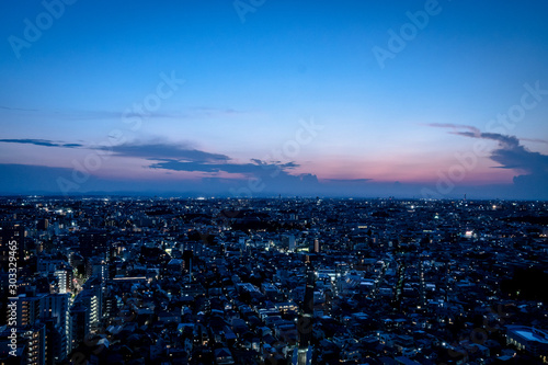 東京の都市夜景 夕暮れの空と地平線２