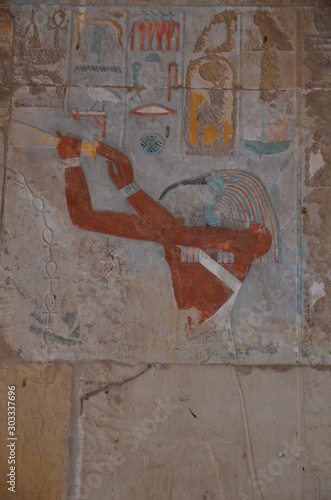 DIEU THOT ORNEMENT ET HIÉROGLYPHES TEMPLE DE KARNAK LOUXOR EGYPTE