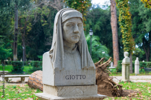 Fotografie Old marble bust of Giotto in the public park Pincian Hill, Villa Borghese garden