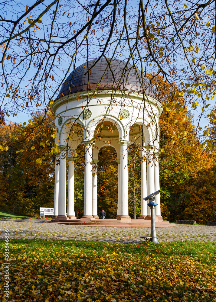 Obraz premium Wiesbaden, Monopteros auf dem Neroberg. 15.11.2019.